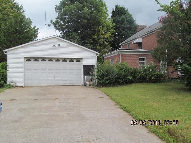 2nd image of 322 E College St