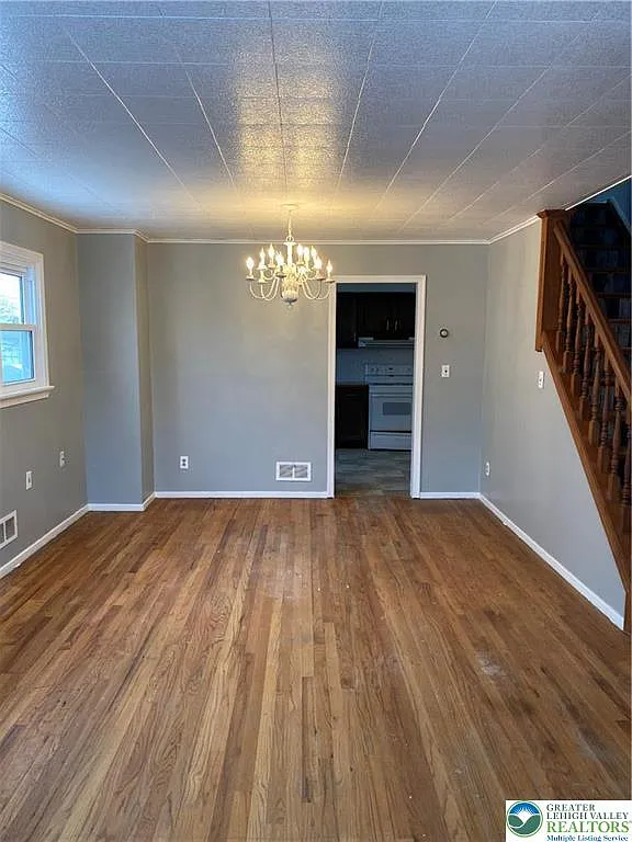 3 bed, 1.0 bath, 1400 sqft, $1,950 — Photo 4