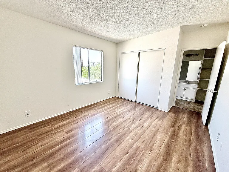 11959 Runnymede St #7 — Photo 17