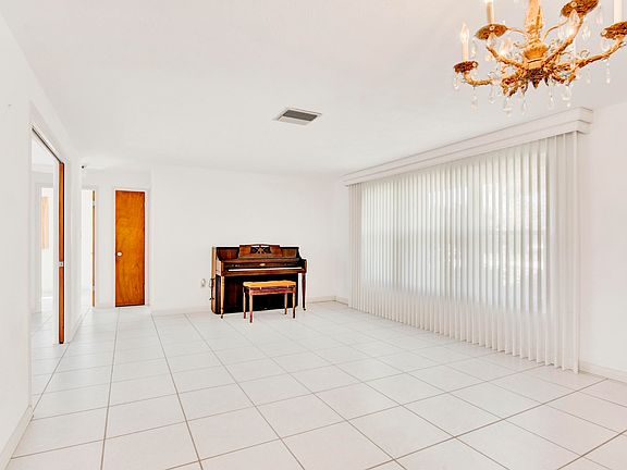 3rd image of 111 Bay Dr N