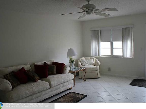 2nd image of 290 Markham N #290