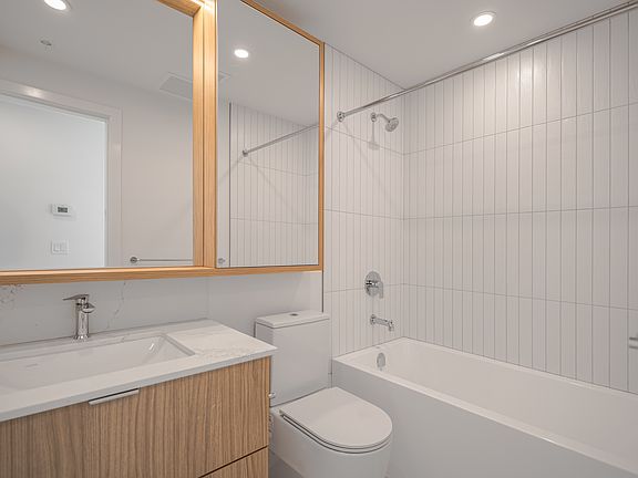 5th image of 537 Cottonwood Ave #3202