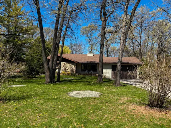 2900 Manor Dr, Oshkosh, WI 54904
