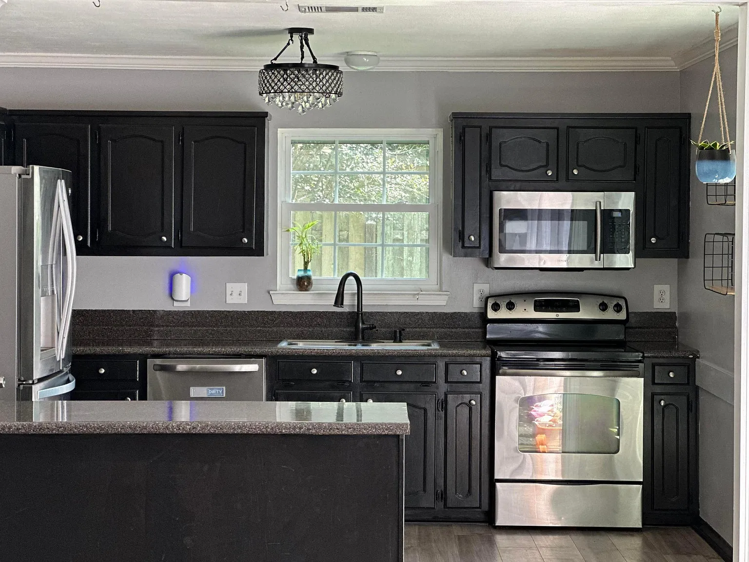 3 bed, 2.5 bath, 1783 sqft, $2,100 — Photo 3
