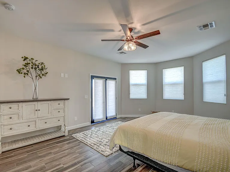 3216 E Sunnyside Ln — Photo 38