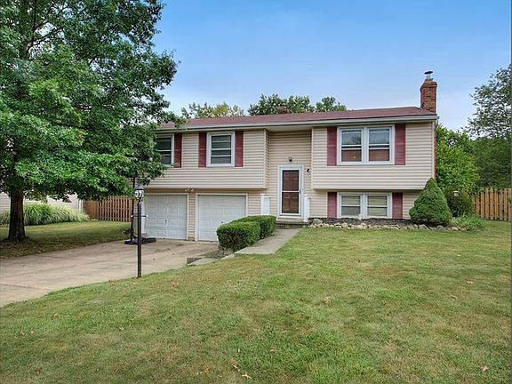 5th image of 22266 Lorraine Dr