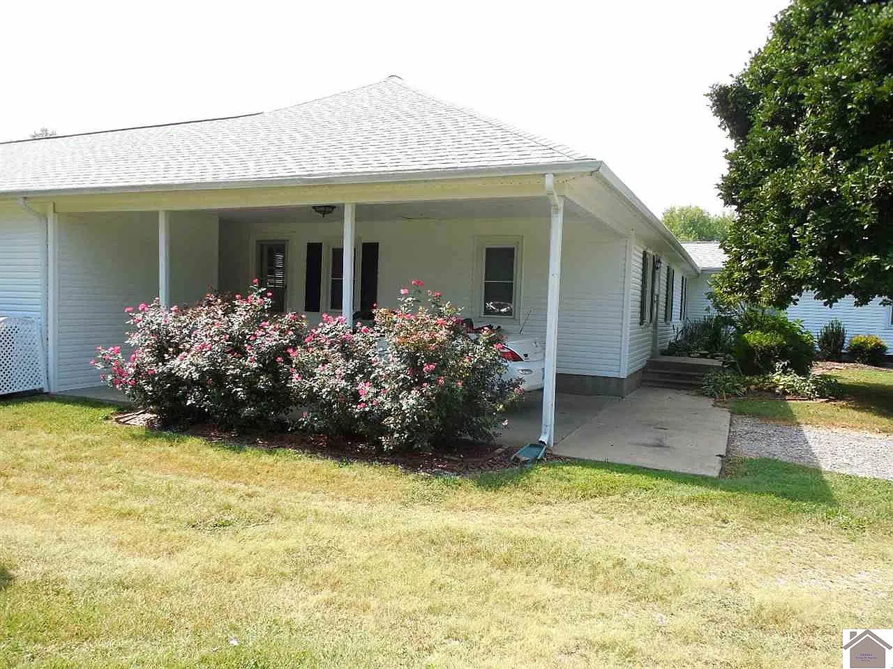 2 bed, 1.0 bath, 1250 sqft, $1,325 — Photo 1