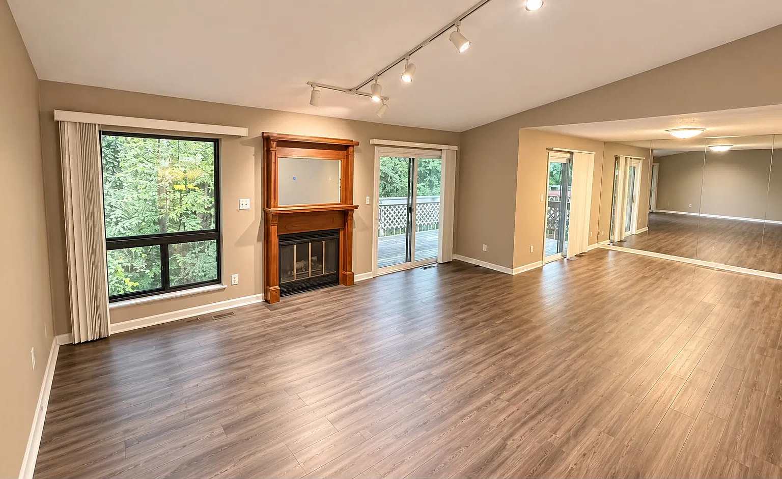 3 bed, 2.5 bath, 2032 sqft, $1,700 — Photo 3