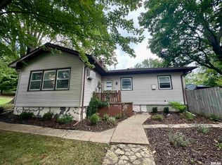 718 17th Ave N, Clinton, IA 52732