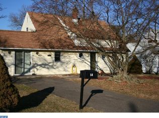 64 Hollyhock Ln, Levittown, PA