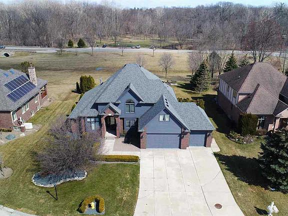 3rd image of 40540 Emerald Ln E