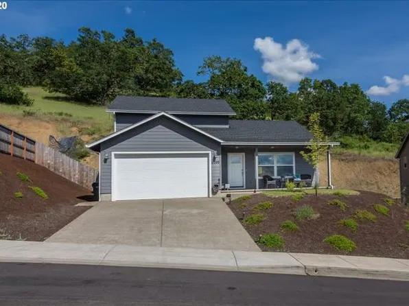 2099 NE Sunset St, Roseburg, OR 97470