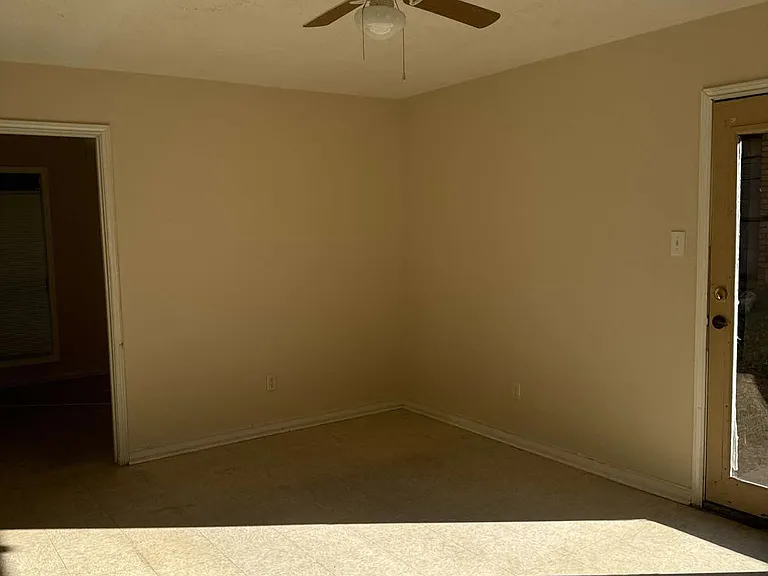 3100 Courtney Ave #1 — Photo 8