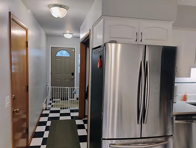 904 S Edward St — Photo 2
