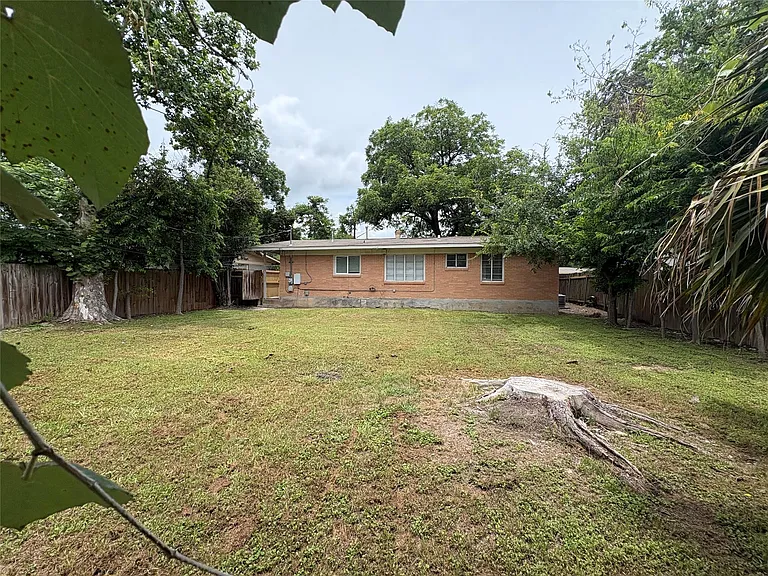 1307 Corona Dr — Photo 25