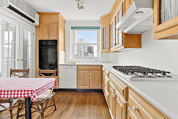 Sold by Compass | media 10