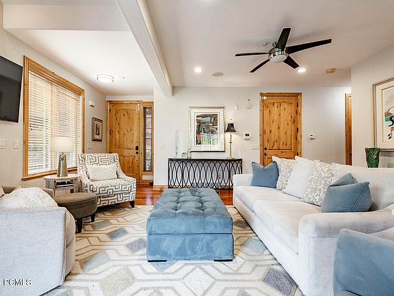 4th image of 3006 W Canyon Links Dr