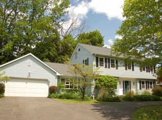 2 Cannondale Dr, Danbury, CT 06810
