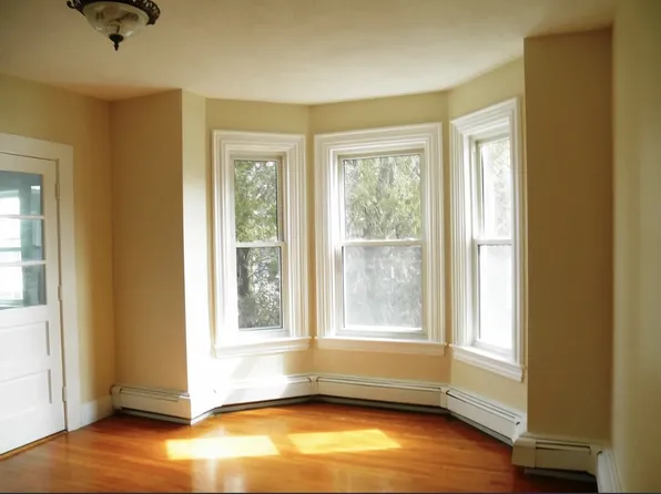 129B Brown St #129B, Waltham, MA 02452