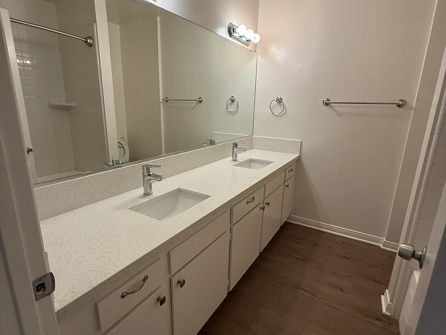 1 bed, 1000 sqft, $2,425 — Photo 4