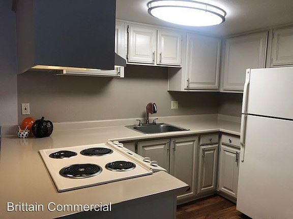 2nd image of 4942 Stamas Ln APT 10
