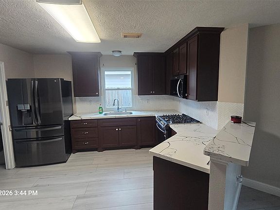 5th image of 7239 Foxbrook Dr