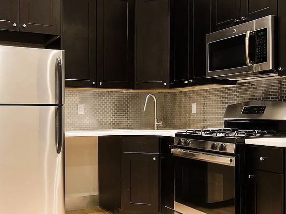 3rd image of 615 Woodward Ave #2C
