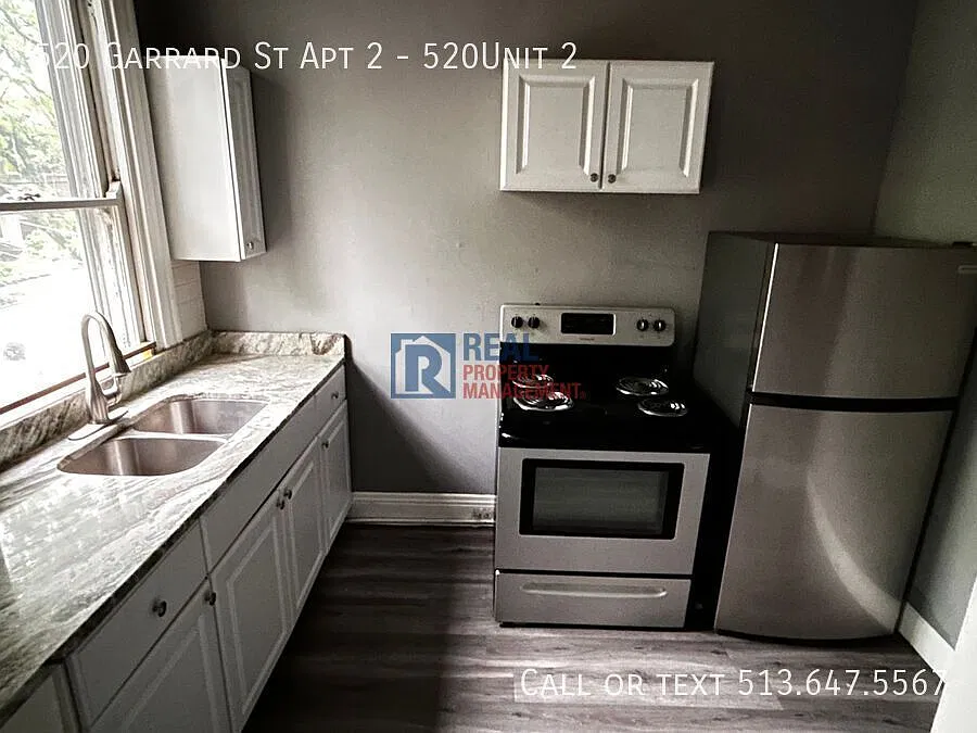 Charming 2-3 Bed in Historical District — Photo 3