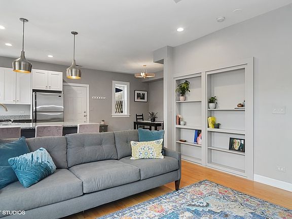 4th image of 1438 W Carmen Ave #3