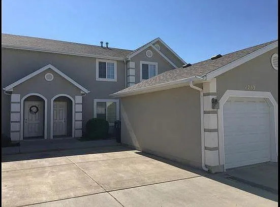 2 bed, 1.5 bath, 1156 sqft, $1,600 — Photo 2