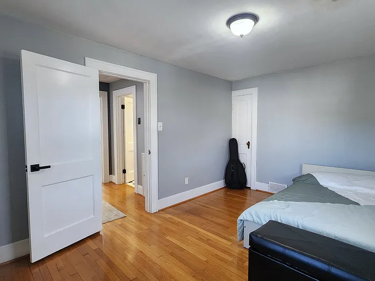 300 Russell St — Photo 23