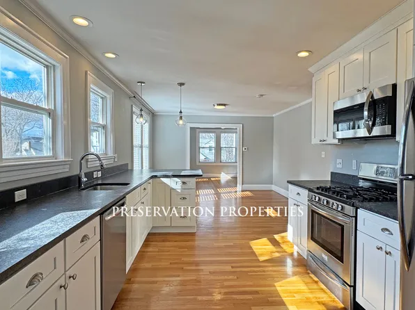 148 Parmenter Rd #Entry, West Newton, MA 02465
