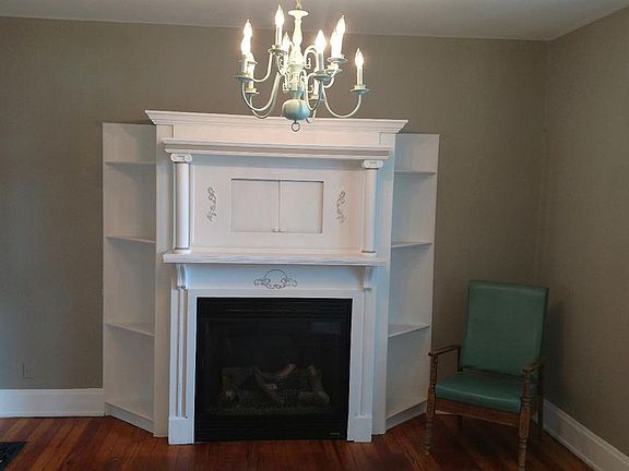 4th image of 3014 Montclair Ave