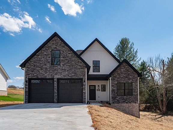 2nd image of 8 Willow Oak Drive