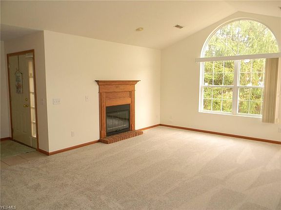 4th image of 134 Beau Chemin Ave