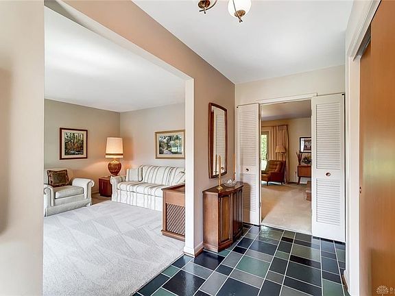 5th image of 205 S Hill Ct