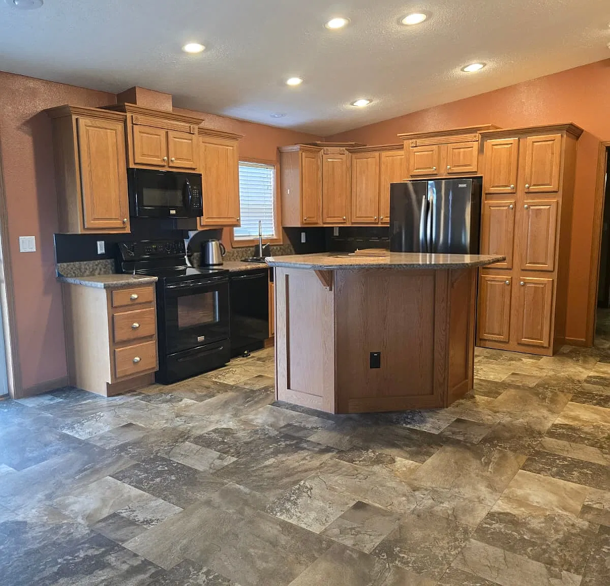 3 bed, 800 sqft, $2,500 — Photo 2