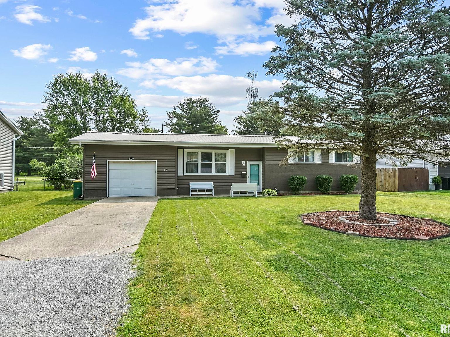 19 Knollcrest Ln, Chatham, IL 62629 | Zillow