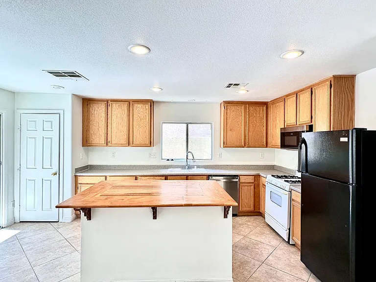 11588 Vesuvio Ct — Photo 5