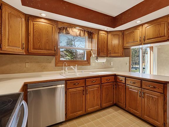3rd image of 2641 PARKWAY COURT