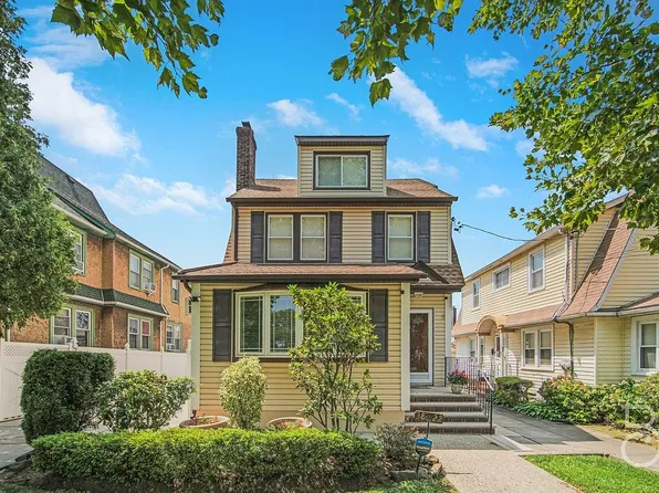 3822 Clearview Expy, Flushing, NY 11361