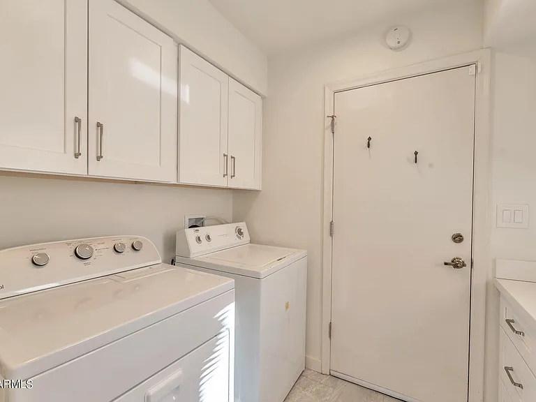 10566 N 87th Pl — Photo 21