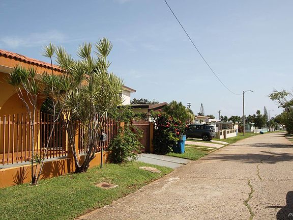 3rd image of 151 Calle D