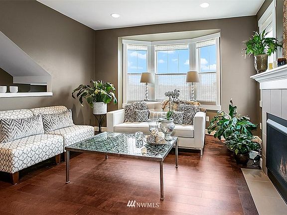 3rd image of 943 NE Ellis Dr Unit 19.5