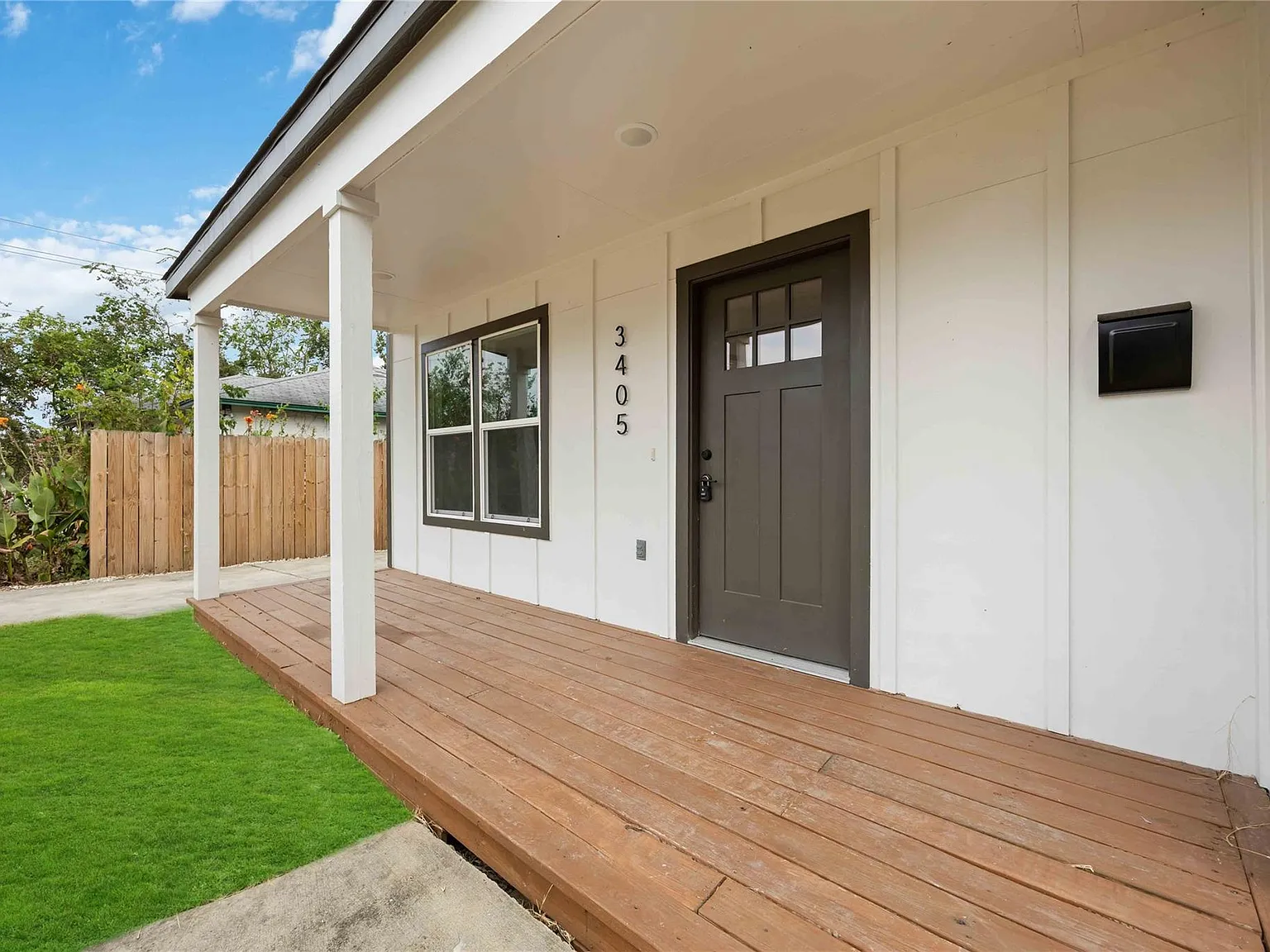 3 bed, 2.0 bath, 1210 sqft, $2,100 — Photo 2