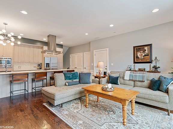 4th image of 3003 N California Ave APT 1N