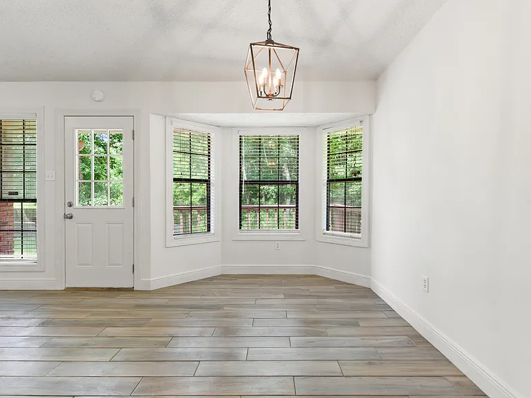 111 Winchester Dr — Photo 8