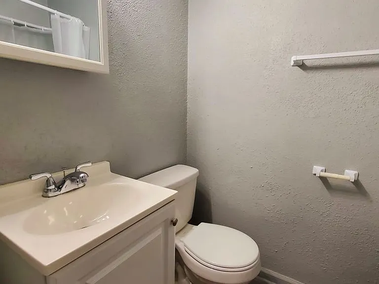 2205 Jones St — Photo 17
