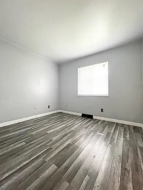 Hillview — Photo 3
