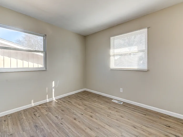 8435 Bridle Spur Dr — Photo 26